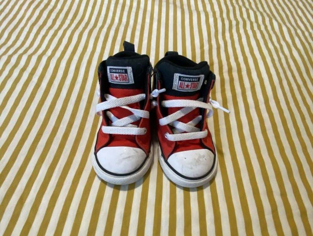 Converse Chuck Taylor All Star Axel Mid toddler Size 8 Red Black